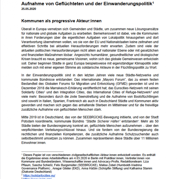 A screenshot of the front page of the publication "Options for action to strengthen municipalities in the reception of refugees and immigration policy". By repeatedly declaring their willingness to take in refugees, European cities and municipalities are demonstrating that a commitment to human rights is a cross-cutting task at all political levels and therefore also part of municipal policy. The willingness of municipalities to take in asylum seekers should not jeopardise the individual right to a fair and thorough state asylum procedure, but rather represent an offer of a solution in the central conflict over the European distribution of asylum seekers. In the following, we propose two realisable options for action in each of three central municipal fields of action.